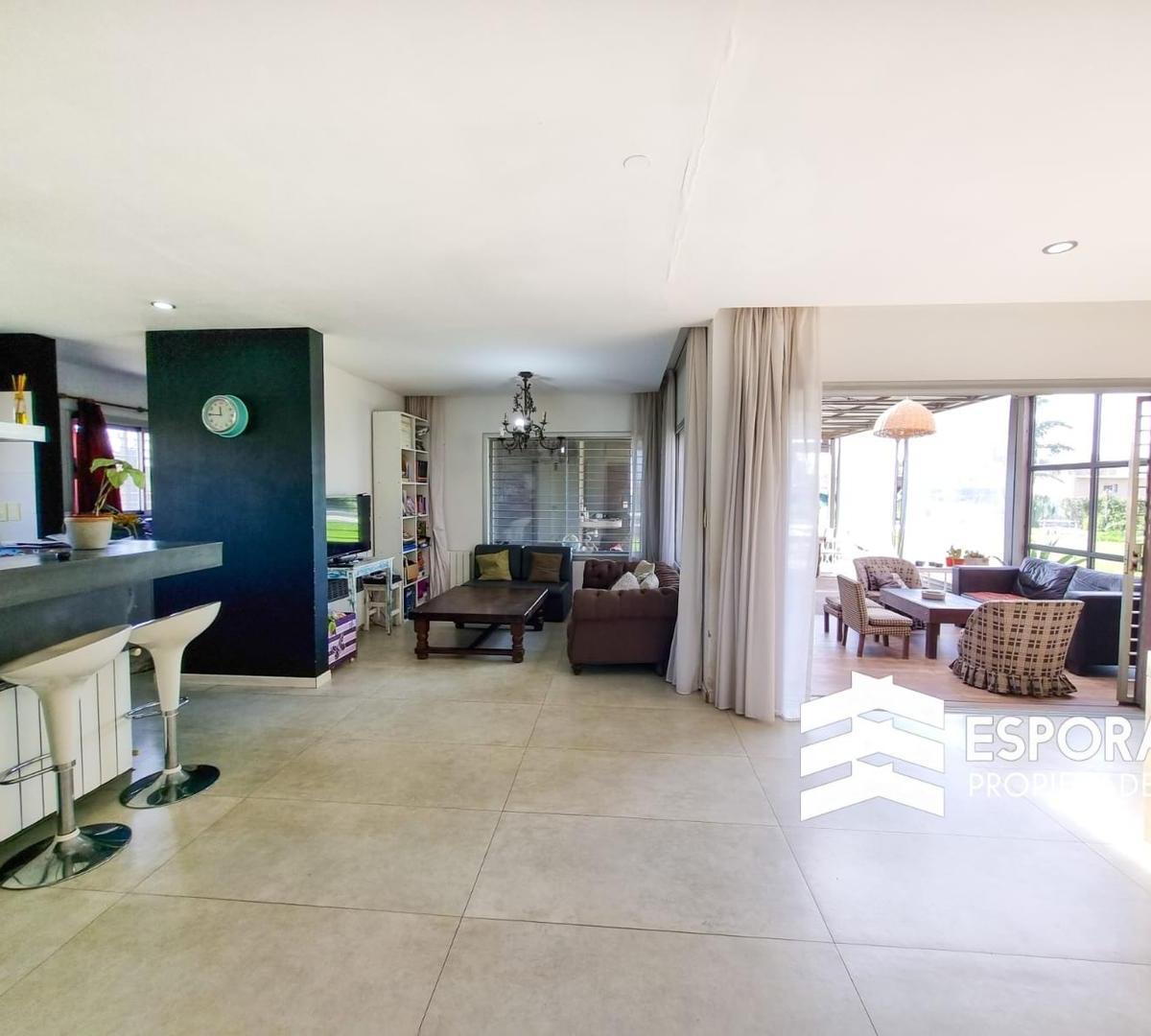 Foto de FUNES CITY- LAS ROSAS 987- 3 DORM- AMPLIO JARDÍN, imagen 3