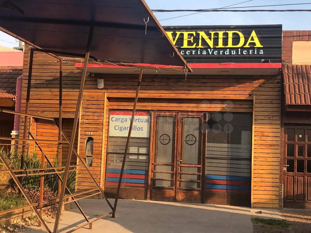Local. | Av Presidente Alfonsin 738 4
