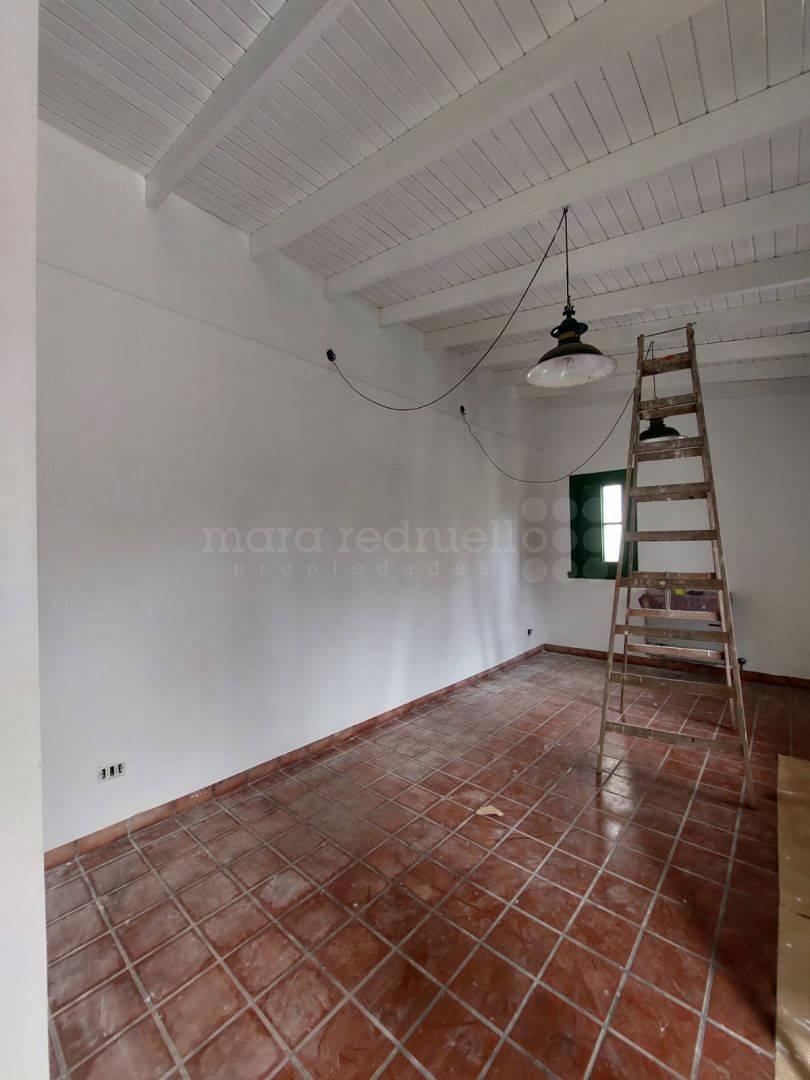 Foto de CASA EN VENTA EN EL CENTRO DE CHASCOMUS CON GRAN PARQUE Y PILETA, imagen 2