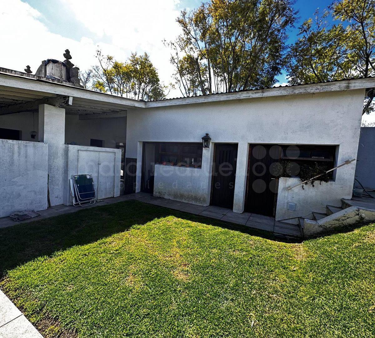 Venta de Casa Antigua, en Esquina, en Pleno Casco Histórico 1