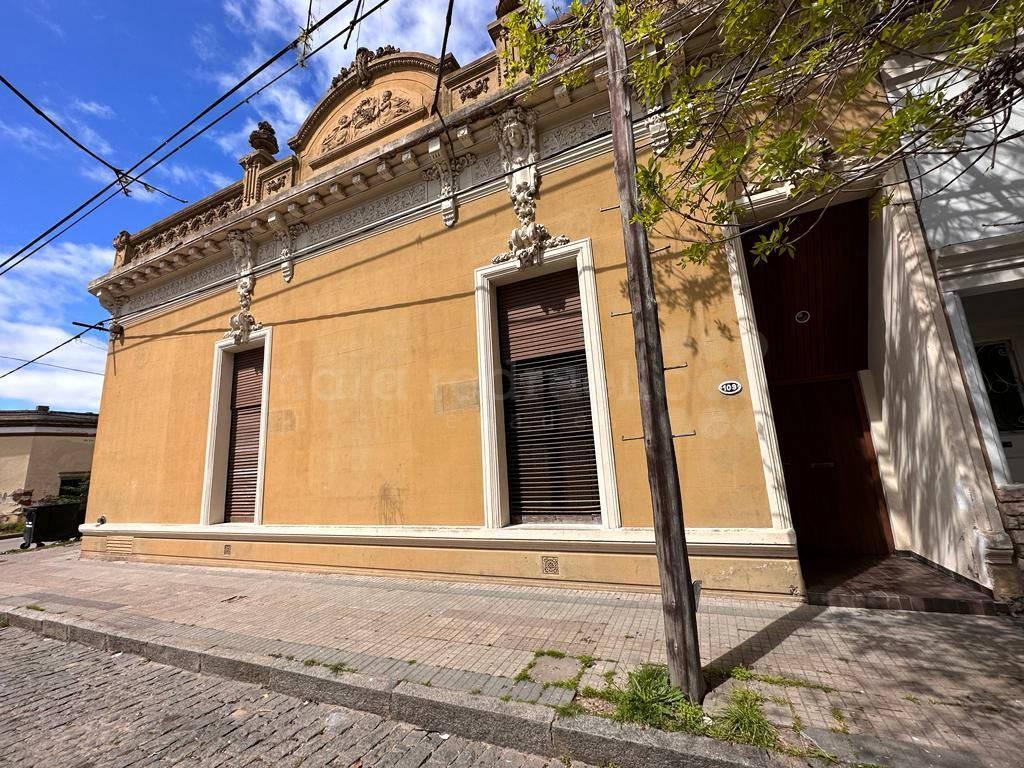 Venta de Casa Antigua, en Esquina, en Pleno Casco Histórico 2