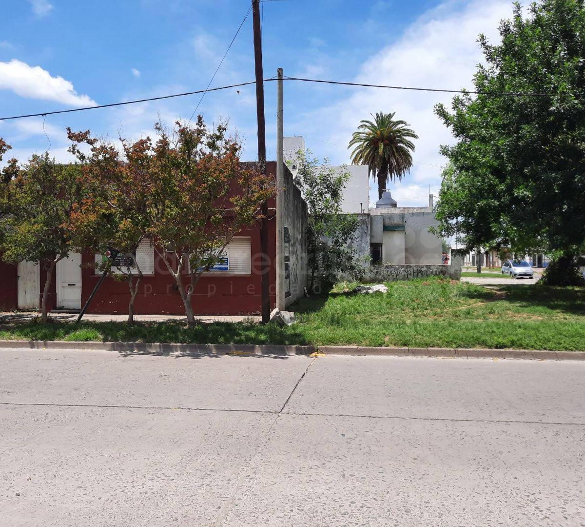 Casa de 2 Habitaciones a Refaccionar, en Zona Céntrica con T 5