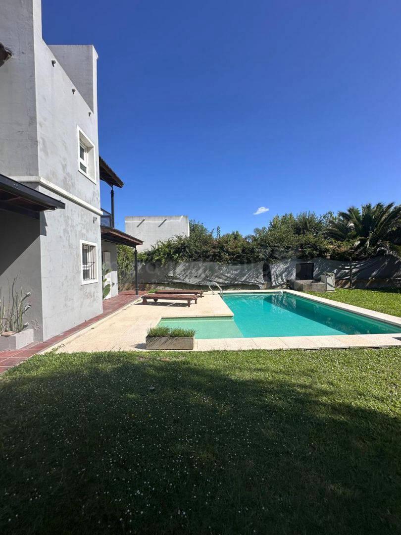 Casa en Chascomús con 4 Habitaciones. Parque y Pileta 3