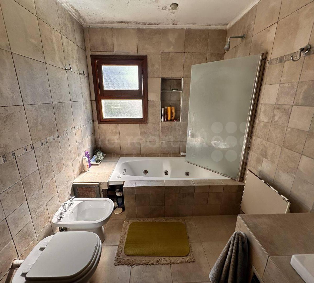 Casa en Chascomús con 4 Habitaciones. Parque y Pileta 3