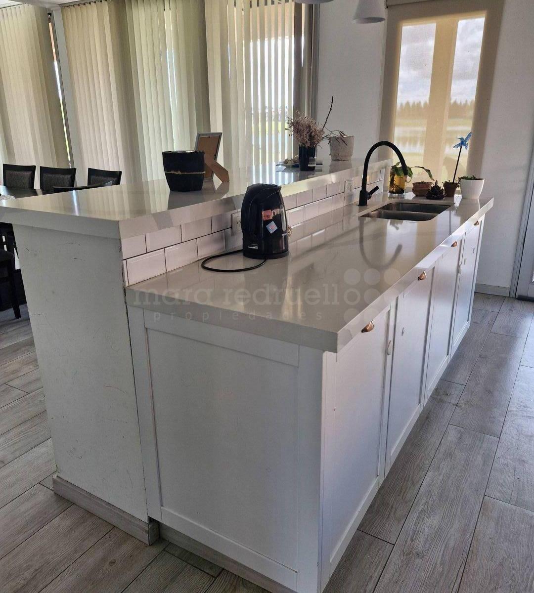 Foto de CASA EN VENTA EN BARRIO CERRADO PUERTO CHASCOMUS VISTA A LA LAGUNA, imagen 2