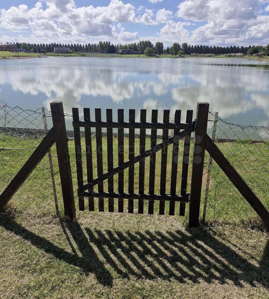 Foto de CASA EN VENTA EN BARRIO CERRADO PUERTO CHASCOMUS VISTA A LA LAGUNA, imagen 3