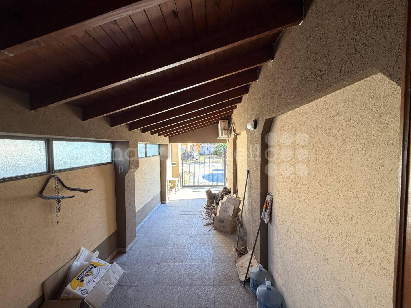 Foto de CASA EN VENTA CHASCOMUS 4 DORMITORIOS SOLIDA COMPACTA CERCA DE COLEGIOS, imagen 2