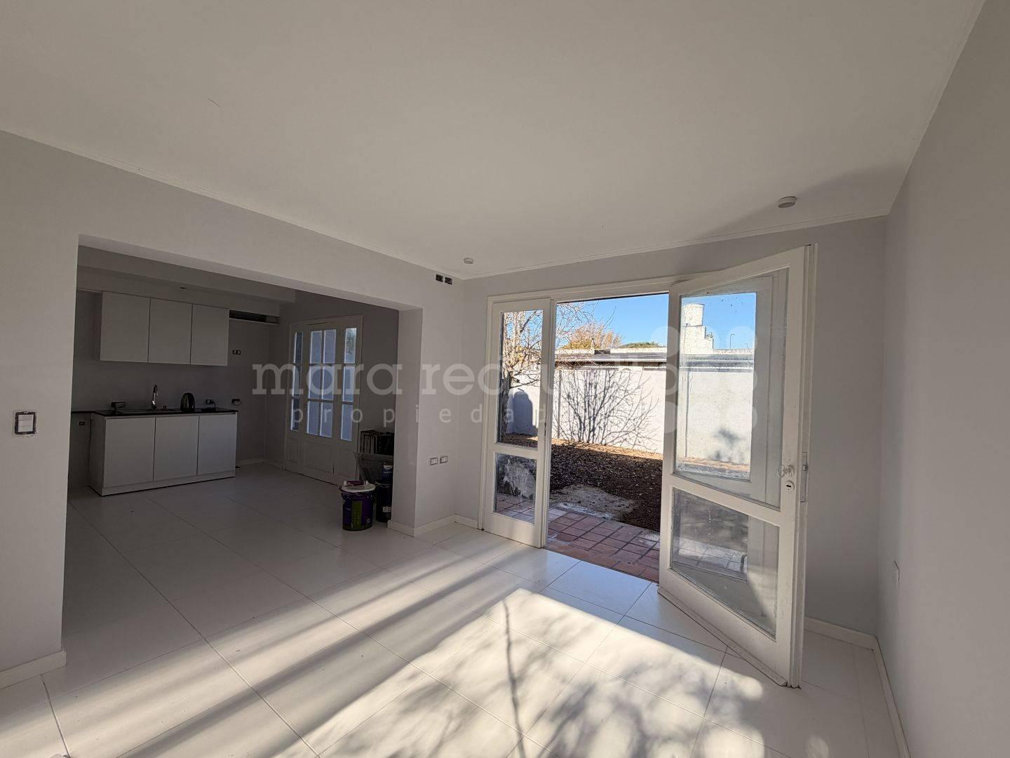 Foto de CASA EN VENTA EN PLANTA BAJA DE 1 DORMITORIO CERCA DEL CENTRO Y DE LA, imagen 2