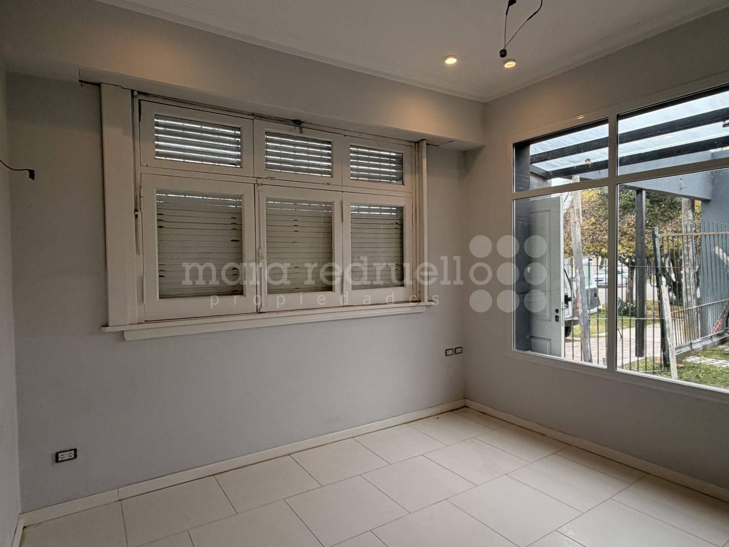 Foto de EN VENTA CASA EN ESQUINA 2 DORMITORIOS PLANTA BAJA CERCA DEL CENTRO, imagen 4