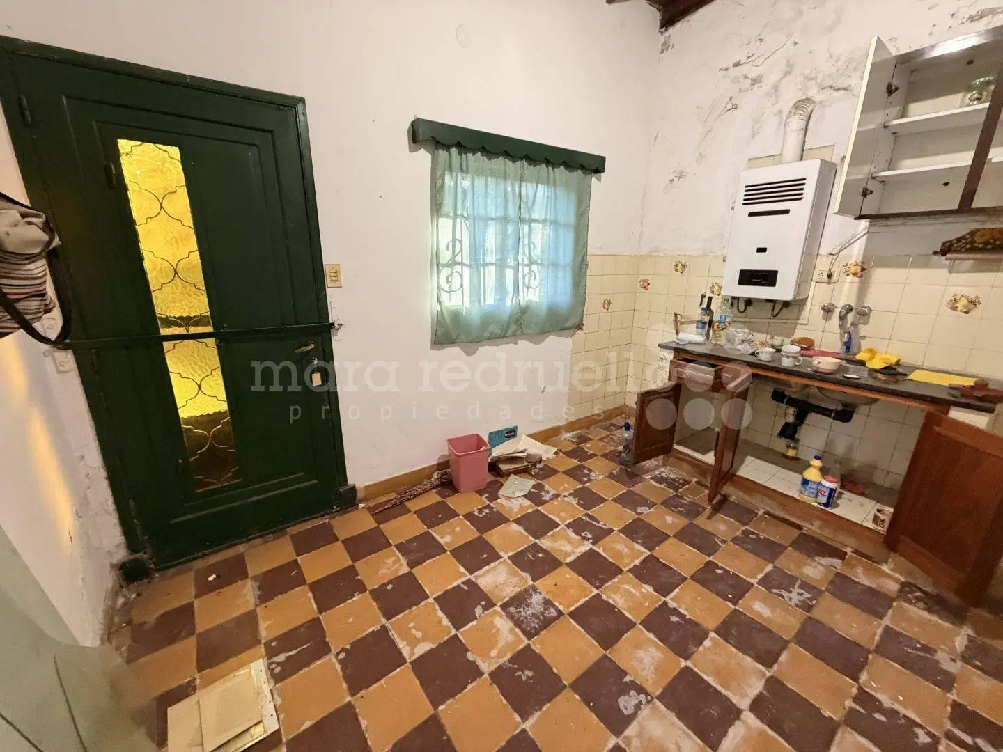 VENTA DE CASA DE 2 DORMITORIOS EN BARRIO FATIMA CERCA DE LA LAGUNA SOBRE VARELA 8