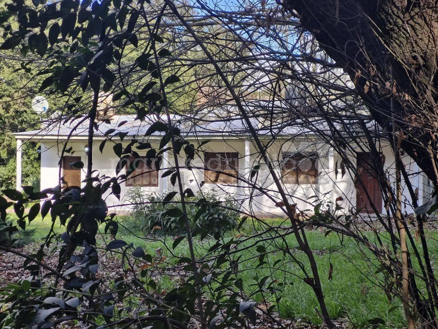 GRAN LOTE CON CONSTRUCCION EN VENTA A 3 CUADRAS DE LA LAGUNA DE CHASCOMUS. 2