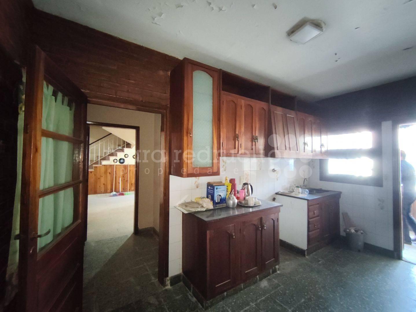 Foto de CASA EN VENTA DE 4 DORMITORIOS EN EL CENTRO CHASCOMUS LAGUNA, imagen 4