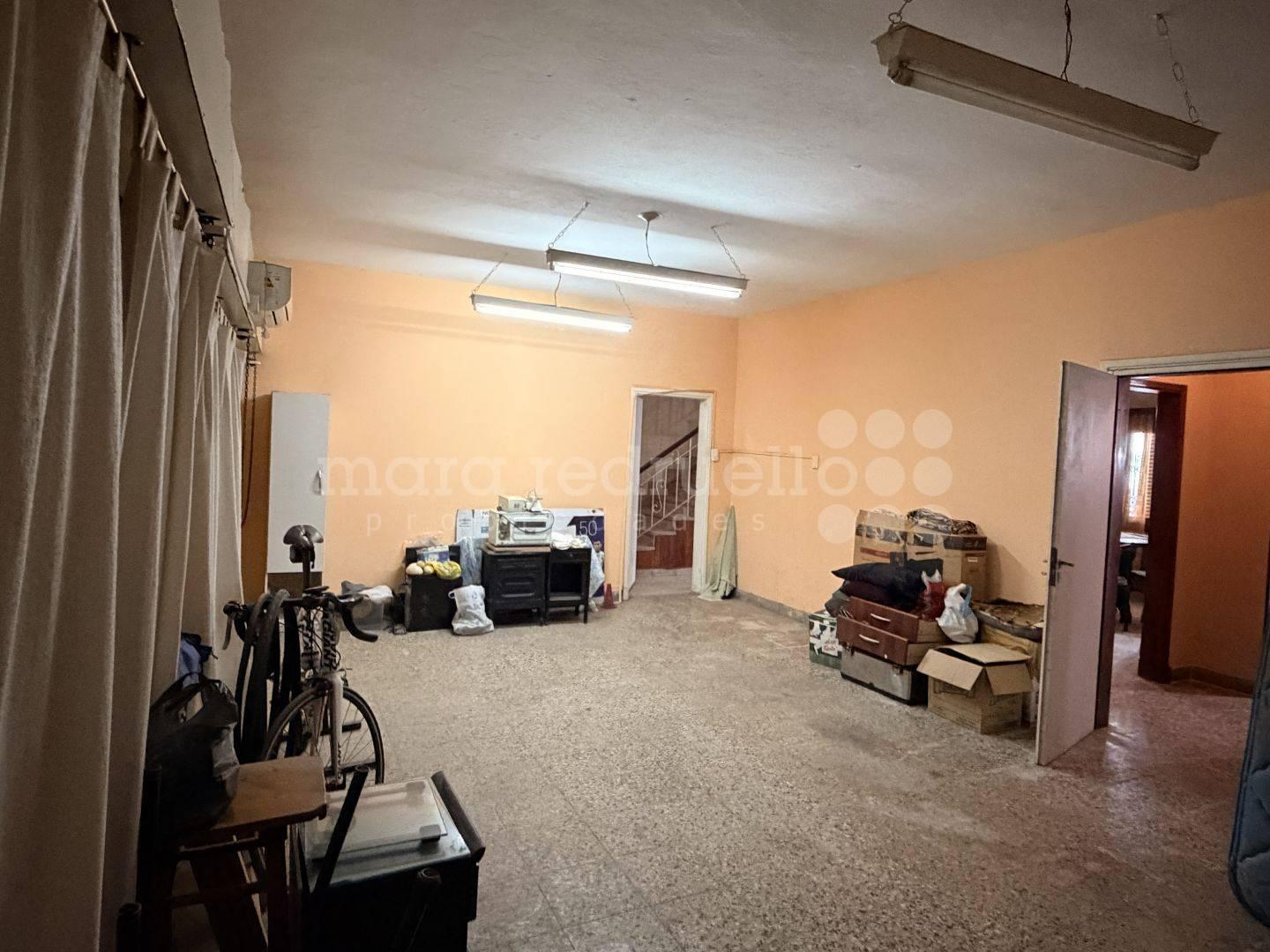 Foto de CASA EN VENTA DE 4 DORMITORIOS EN EL CENTRO CHASCOMUS LAGUNA, imagen 1