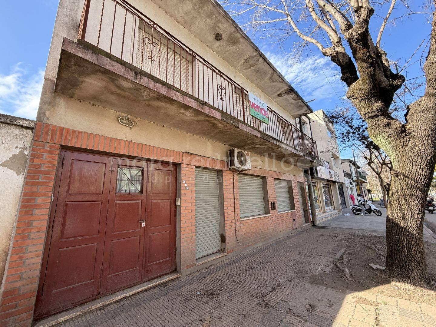 Foto de CASA EN VENTA DE 4 DORMITORIOS EN EL CENTRO CHASCOMUS LAGUNA, imagen 2
