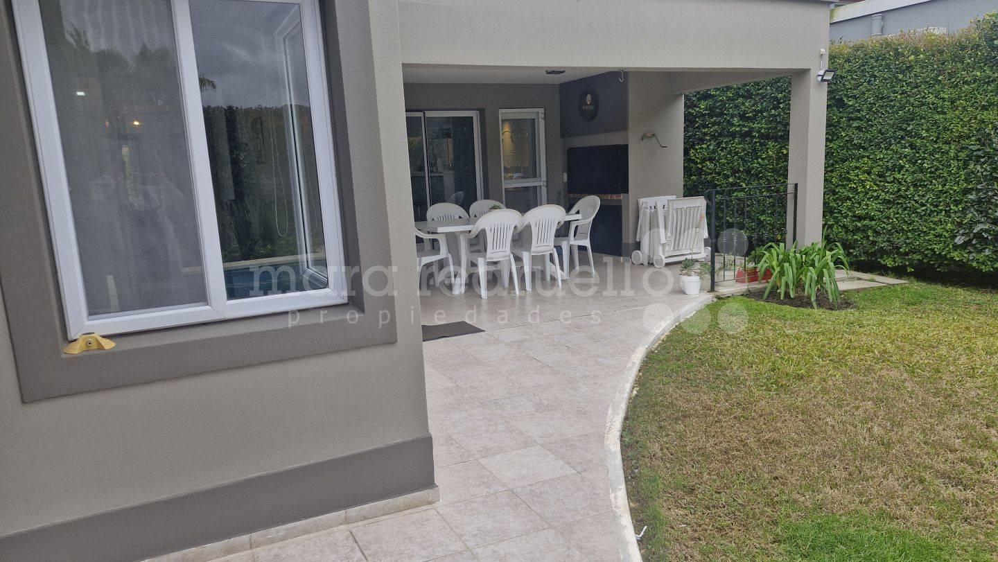 Foto de VENTA CASA COUNTRY CHASCOMUS SOBRE 1 LOTE, 3 DORM 3 BANOS, PISCINA, imagen 3