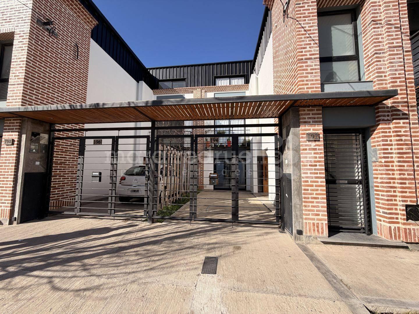 Foto de VENTA CASA 2 DORM. P.BAJA, CENTRO CHASCOMUS. EXCELENTE ESTADO. COCHERA, imagen 2