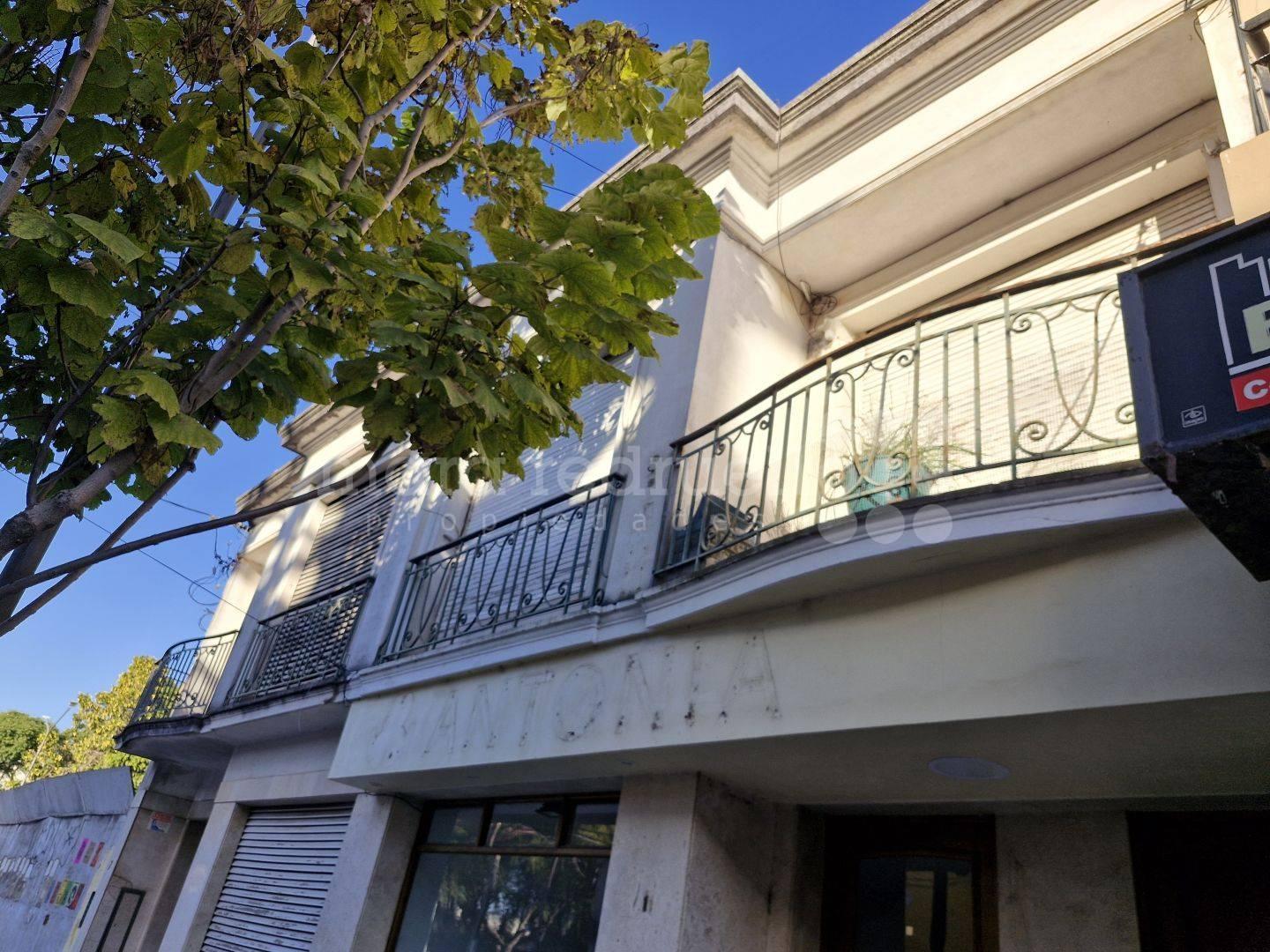 Foto de CASA LOCAL Y DEPTO FRENTE AL CLUB SOCIAL CHASCOMUS, imagen 3