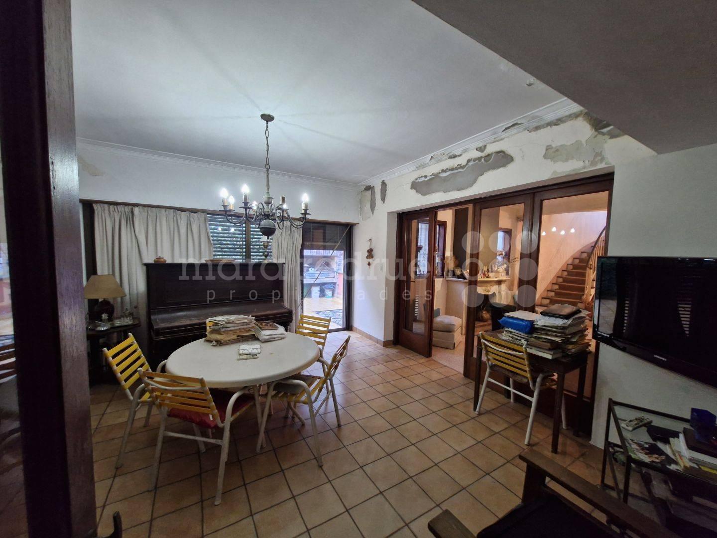 Foto de IMPORTANTE CASA DE ESTILO A REFACCIONAR A 1 CUADRA DE LA CATEDRAL DE, imagen 2