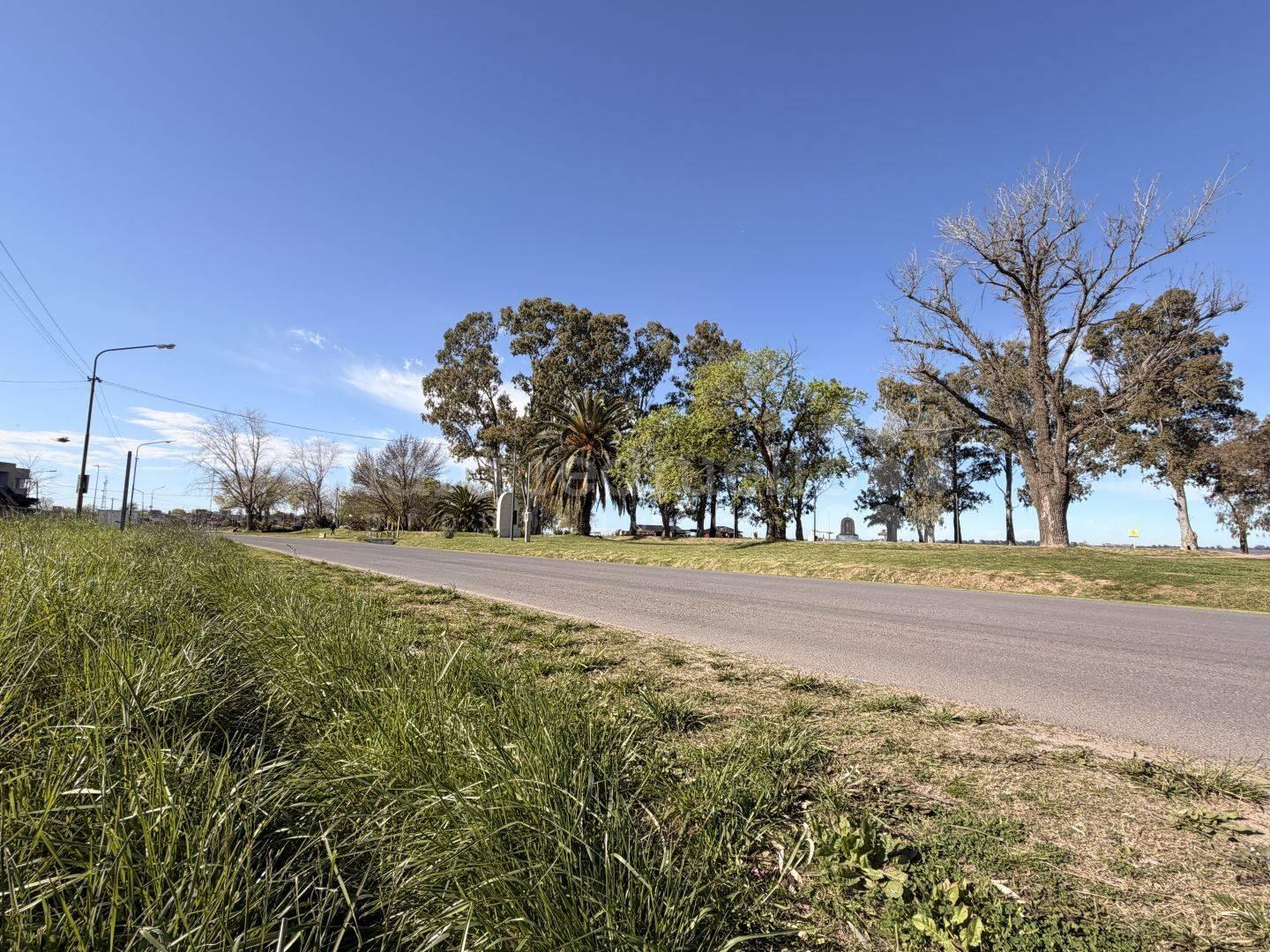 Foto de EN VENTA LOTE FRENTE LAGUNA DE CHASCOMUS CON TODOS LOS SERVICIOS, imagen 2