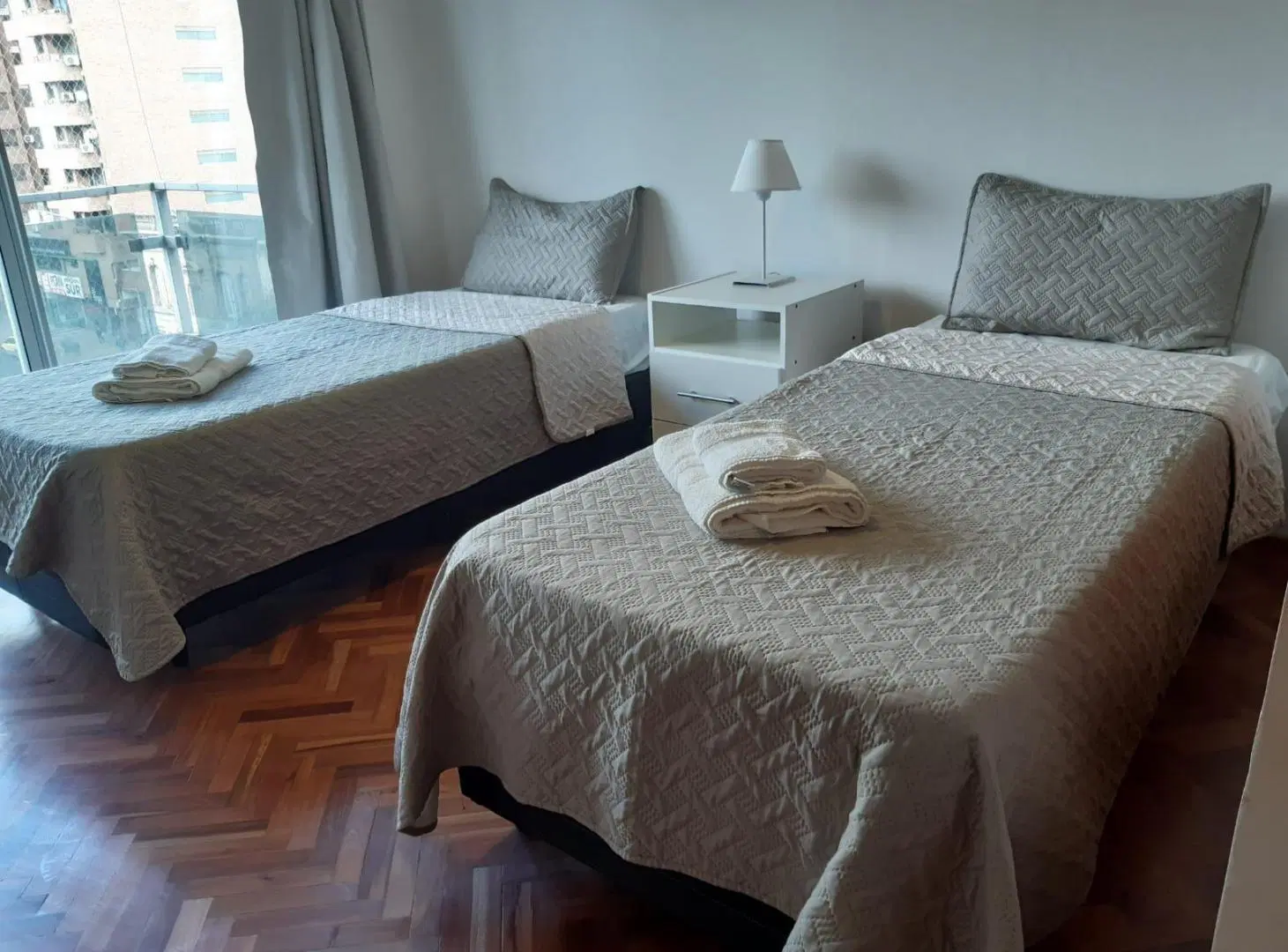 Amplio departamento de 2 Dorm. Amoblado a metros de Patio Olmos 4