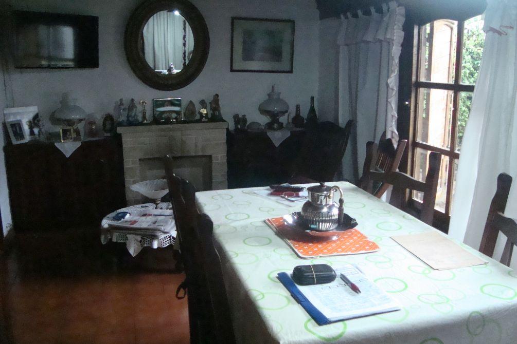 VENTA DE CASA EN BURZACO: CHALET CON 3 DORMITORIOS. FDO Y QUINCHO