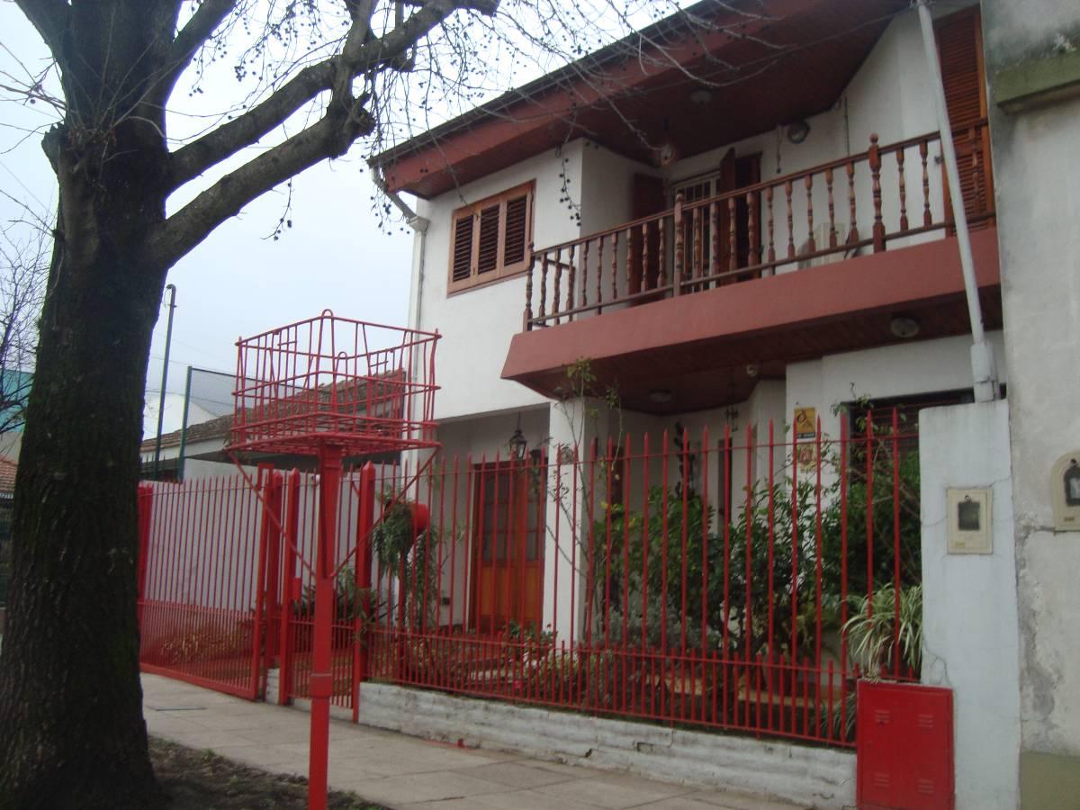 BURZACO: HERMOSO CHALET CON 4 DORM Y FONDO * APTA CREDITO *