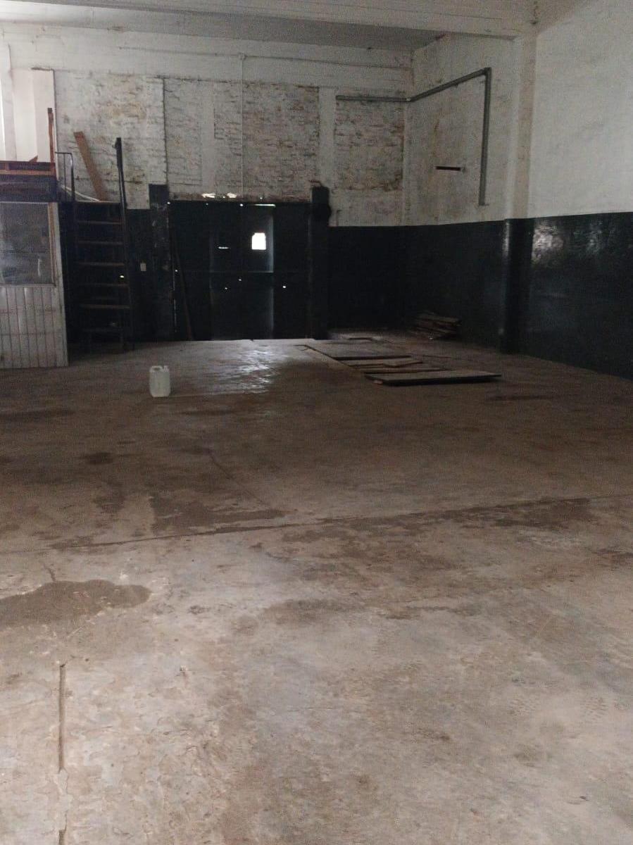 Venta de Galpon en Burzaco: Sobre Av Monteverde 4
