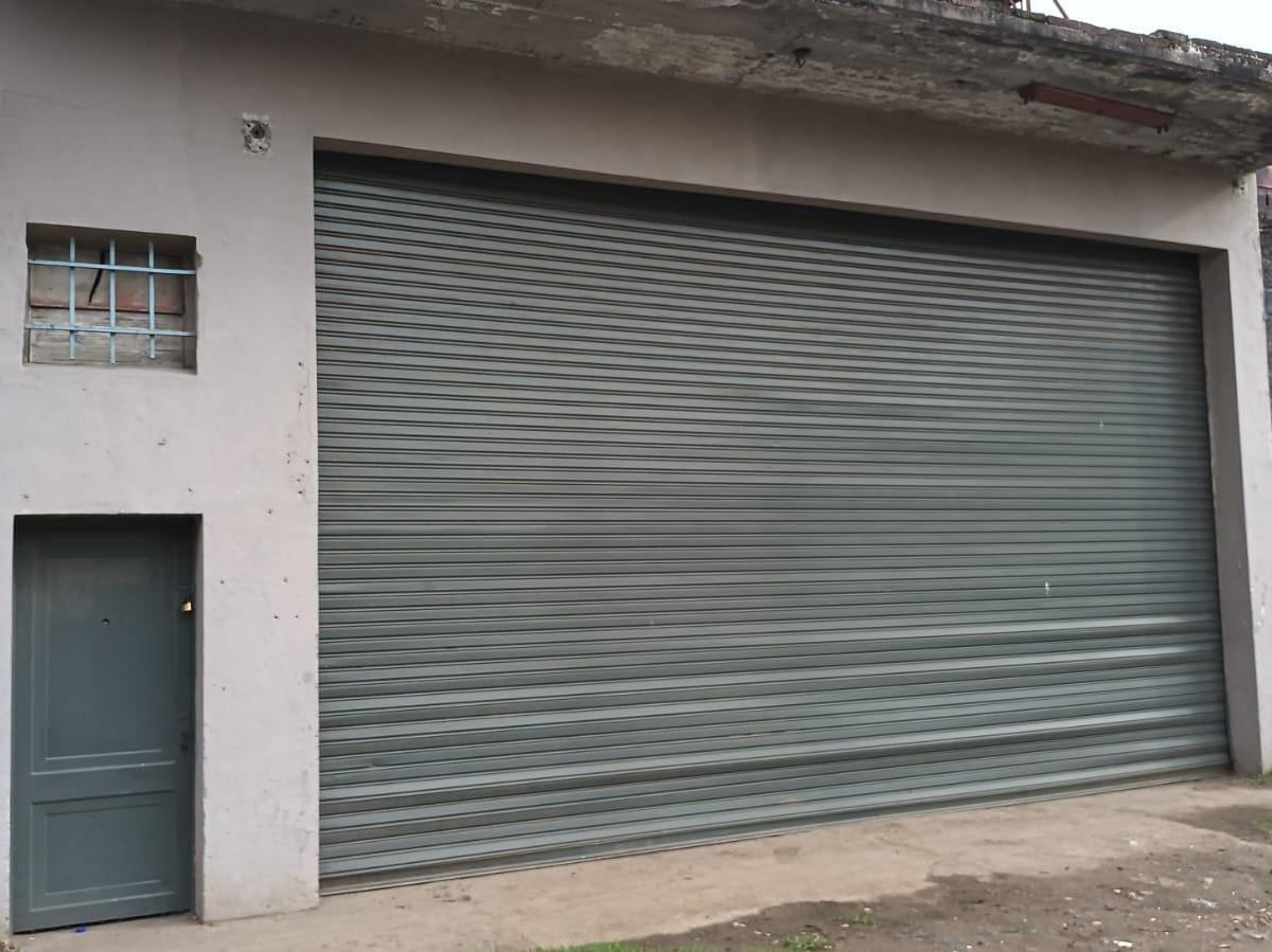 Venta de Galpon en Burzaco: Sobre Av Monteverde 5
