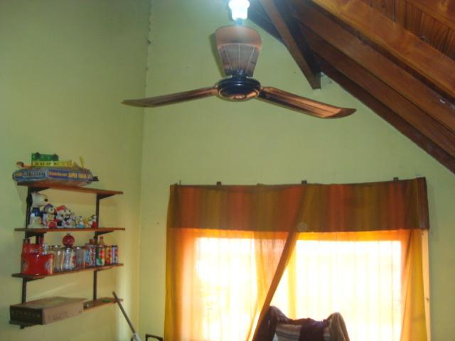 BURZACO: CHALET EN 2 PLANTAS, A CUADRAS DE AV ESPORA * APTA CREDITO*