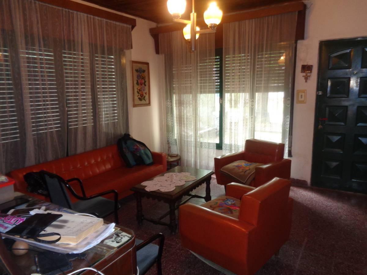 VENTA DE CASA EN BURZACO, CASA AMERICANA CON GARAGE Y FONDO