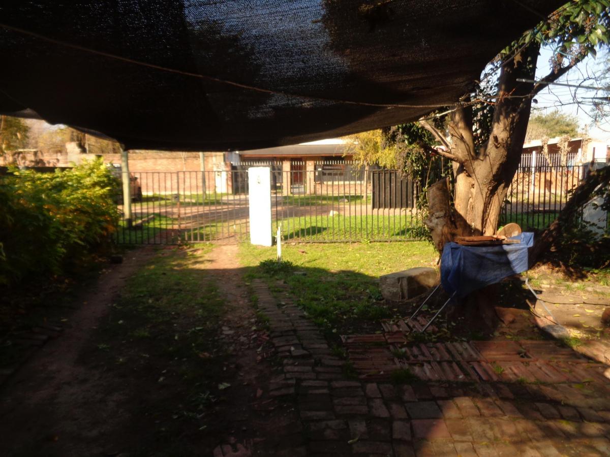VENTA DE CASA EN LONGCHAMPS, 3 DORMITORIOS C/AMPLIO LOTE + DEPTO A TERMINAR
