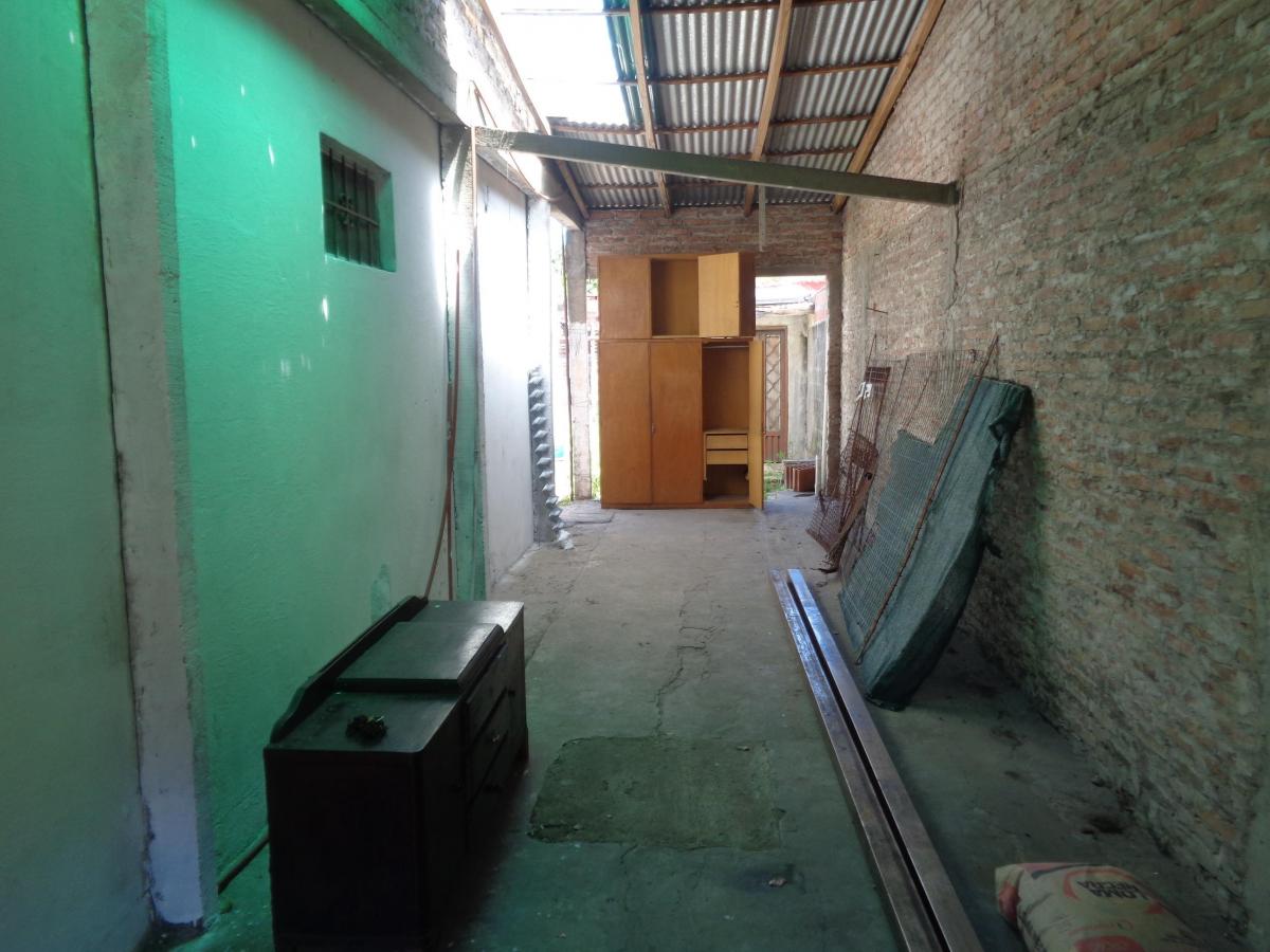 VENTA DE CASA EN ADROGUE: CASA CON 2 DORMITORIOS Y DPTO . GARAGE P/2 VEHUCULOS