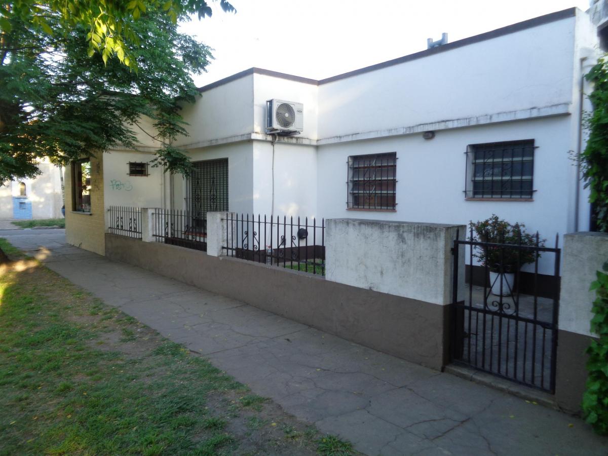 VENTA DE CASA EN BURZACO: CON LOCAL
