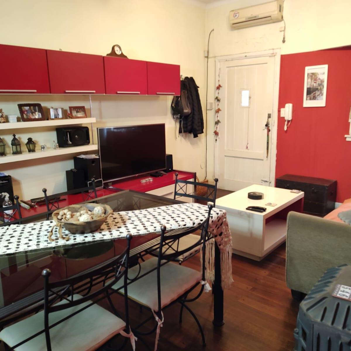 VENTA DE HERMOSA CASA EN BURZACO,2 DORMIT.,GARAGE, C/AMPLIO FONDO Y PISCINA