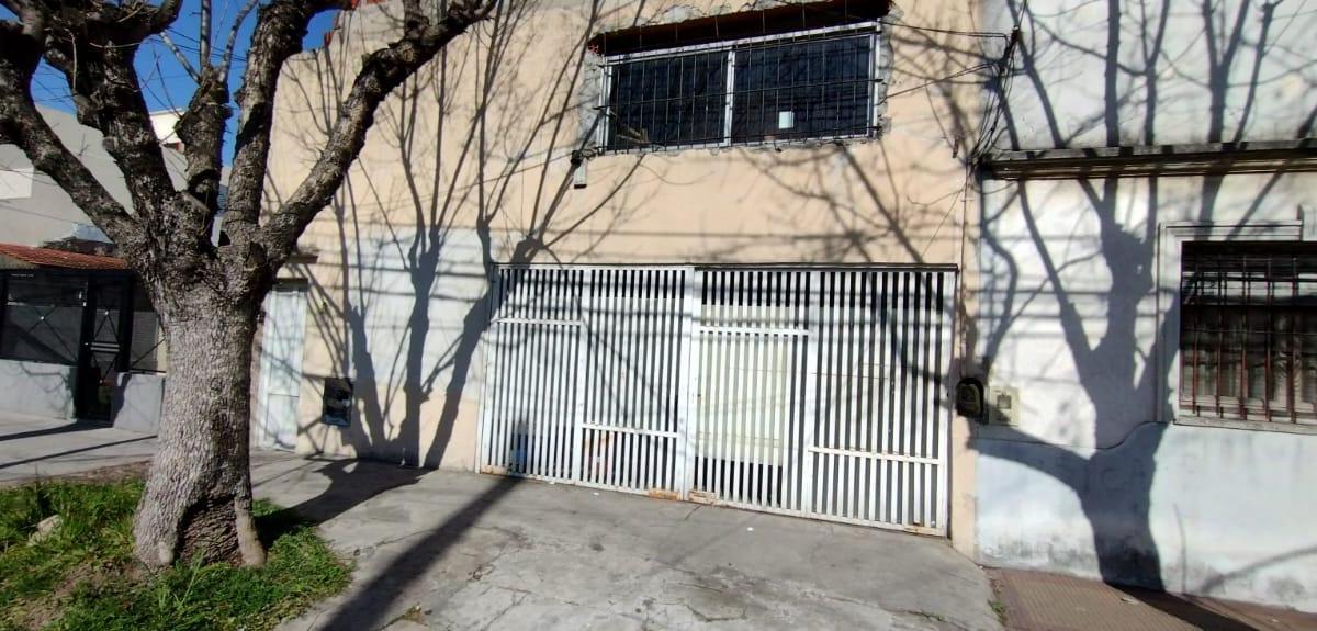 VENTA DE CASA EN LANUS ESTE(GERLI):COMPUESTA DE 2 DEPTOS INDEPEND+2 COCH.EXCEL UBICAC*OPORT.