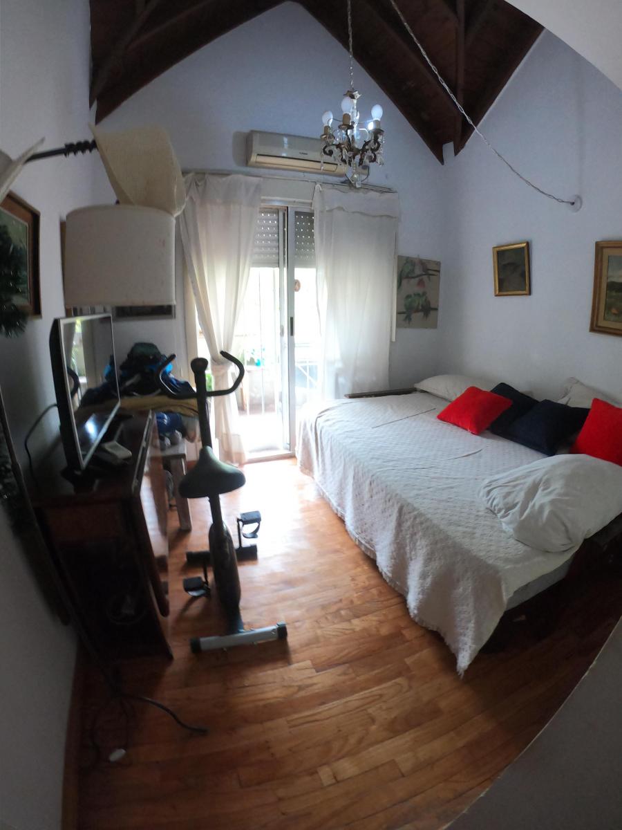 Venta de Departamento en Adrogue: Triplex en Pleno Centro con Piscina y Cochera*retasado* 4