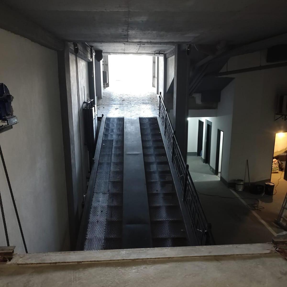 Foto de VENTA DE COCHERA A ESTRENAR EN EDIF.DE CATEGORIA,PLENO CENTRO DE, imagen 2