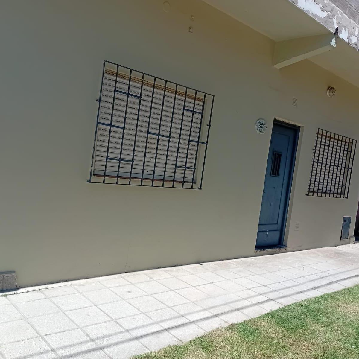 Venta de Departamentos en Santa Teresita: Tipo Casa en PH, 4 Unidades y Fondo 2