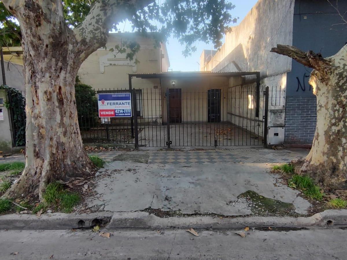 VENTA DE CASA EN BURZACO: EXCELENTE UBICACION CENTRICA , 4 DORMIT;GARAJE 2 AUTOS