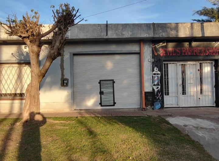 ALQUILER DE LOCAL EN BURZACO. Barrio Corimayo, Sobre calle Araujo 2