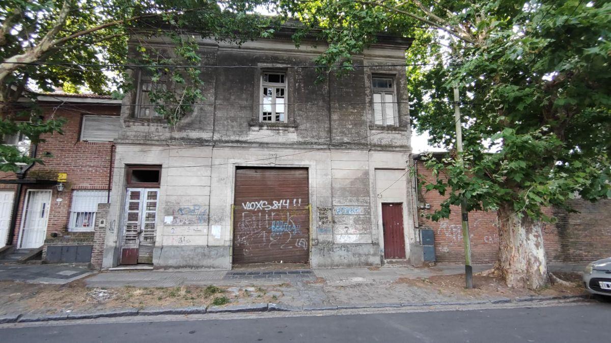 ALQUILER GRAN LOCAL COMERCIAL O DEPOSITO EN ADROGUE.IDEAL GASTRONOMIA,CAFE,CERVECERÍA,ETC.A RECICLAR