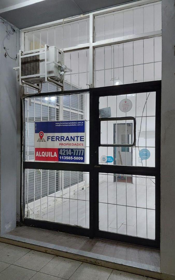 Foto de ALQUILER DE LOCAL EN ADROGUE, CON AMPLIA VIDRIERA, imagen 1
