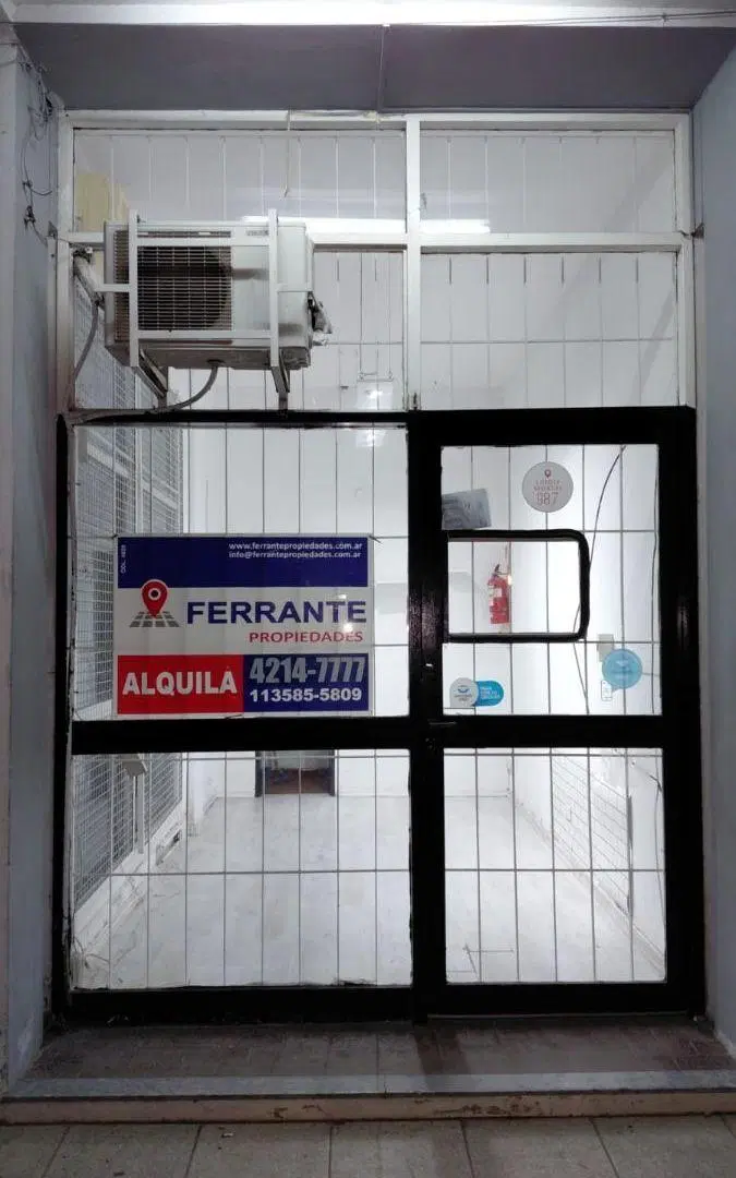 ALQUILER DE LOCAL EN ADROGUE, CON AMPLIA VIDRIERA 3