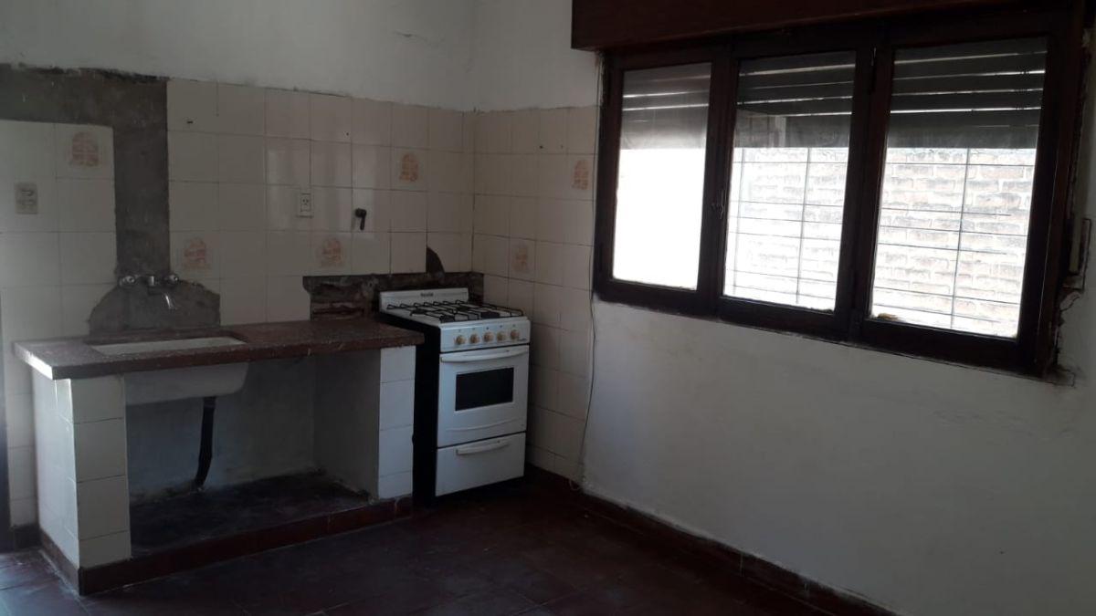 Foto de ALQUILER DE CASA EN GLEW E/ PARA AUTO. CERCA DE COLECTIVOS CARREFOUR Y, imagen 2