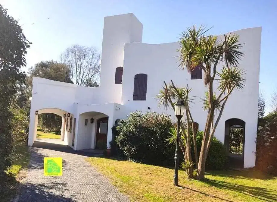 Casa En Venta En Tristan Suarez 2