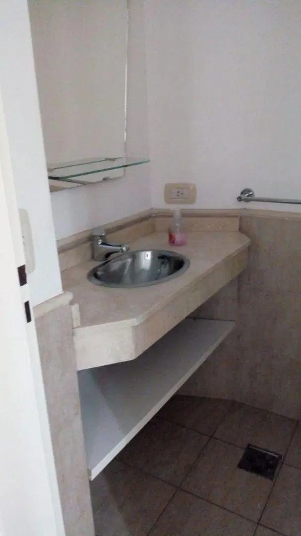Alquiler depto de 3 ambientes al frente con balcón y cochera 5