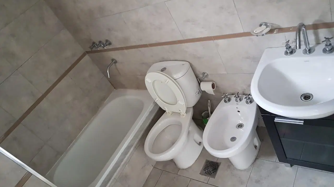 Depto. de 2 ambientes sobre Avenida Don Bosco , en venta o alquiler 4