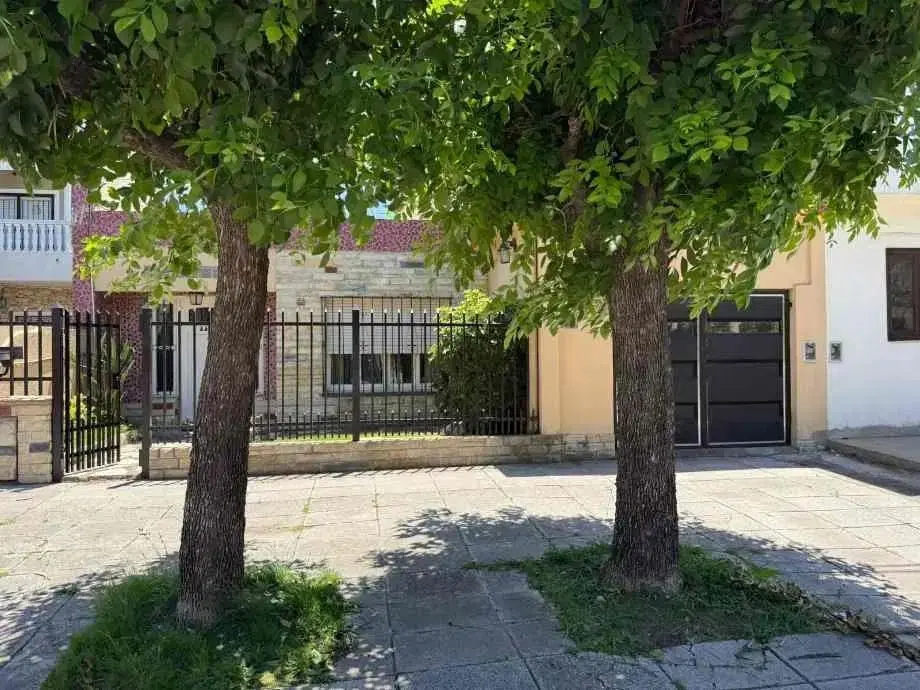 Casa En Venta En Villa Luzuriaga 2