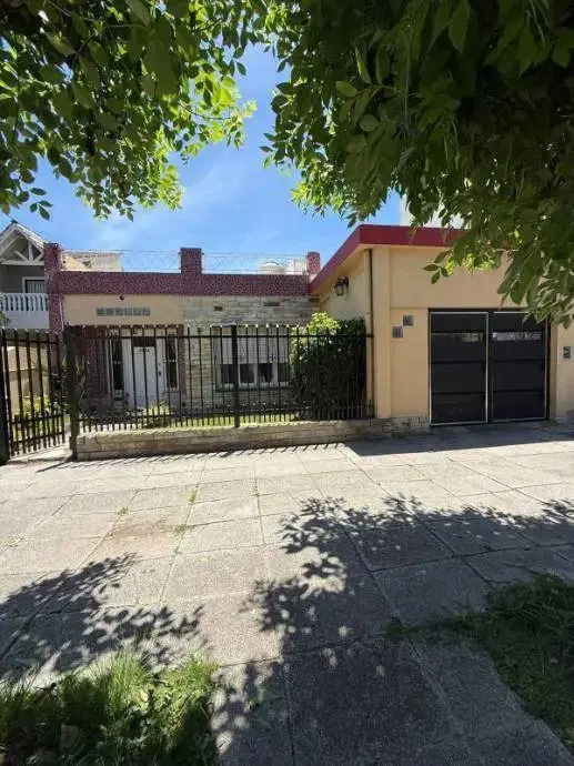 Casa En Venta En Villa Luzuriaga 5