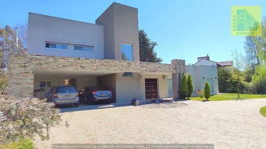 Casa En Venta En Tristan Suarez 4